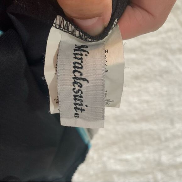 Miraclesuit size 8 medium Black white stripe One Piece Swimsuit bathing beach sl - Picture 5 of 11